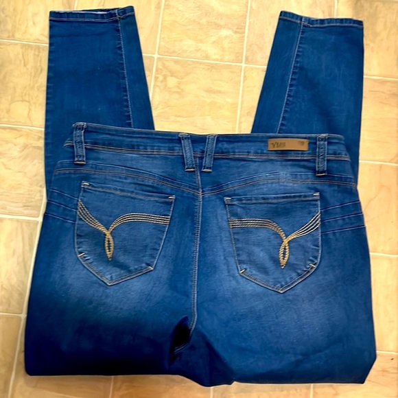 Mid rise detressed YMI jeans - Picture 2 of 5